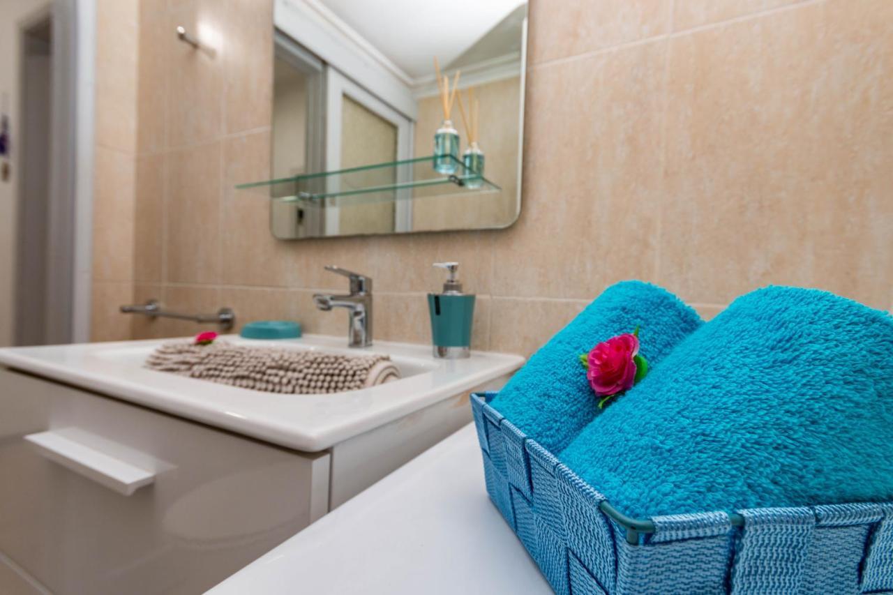 Serenity Yumbo: Beachside Apartment with Free Wi-Fi and Concierge Playa del Ingles  Exterior photo
